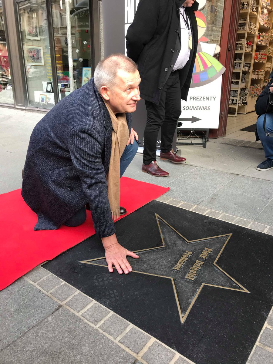 OpusFilm_'s tweet photo. Dzisiaj na łodzkiej Alei Gwiazd odsłonięta została Gwiazda producenta Piotra Dzięcioła, prezesa Opus Film! https://t.co/s2FigKuZZL