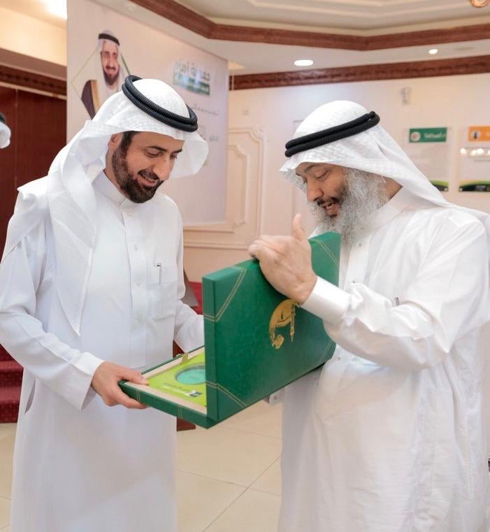 tfrabiah's tweet image. أسأل الله الرحمة والمغفرة للدكتور عدنان البار عضو مجلس الشورى ورئيس جمعية زمزم الخيرية والمدير السابق للشؤون الصحية في منطقة مكة المكرمة. 
فقد كان  له حضوراً مجتمعياً وإسهامات كبيرة في المجال الصحي الخيري والتطوعي.