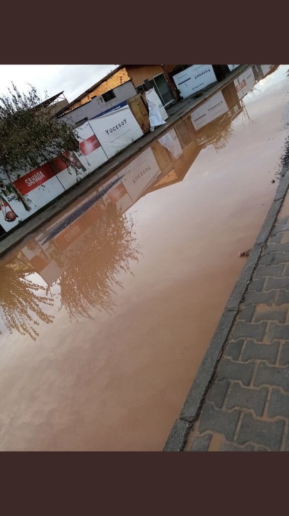 tugva_izmiruni's tweet photo. İzmir Bakırçay Üniversitemizde okuyan öğrencilerimiz mağdur oluyor. 

21.YY’da halen daha alt yapı sıkıntısı yaşıyoruz! 

@izmirbld , öğrencilerimizin bu sıkıntısının bir an önce çözülmesini istiyoruz. 

#seyrekteöğrencilermağdur https://t.co/cl4W5a8zL1