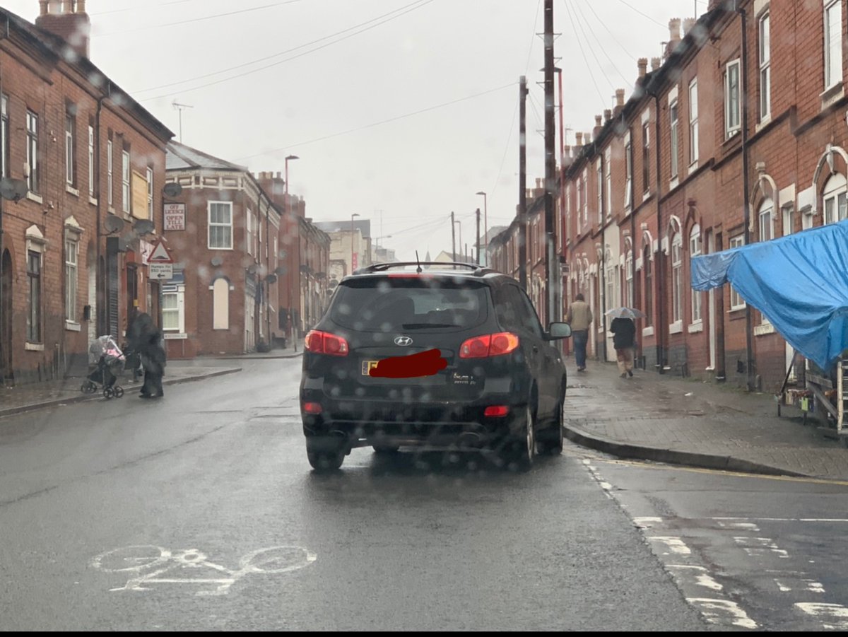 SohoRoadWMP's tweet photo. This car is actually parked. The owner said that the car doesn’t always work but managed to drive straight away when he was told to move the vehicle. @SohoRoadBID @Trafficwmp https://t.co/5nIHoYSzfx