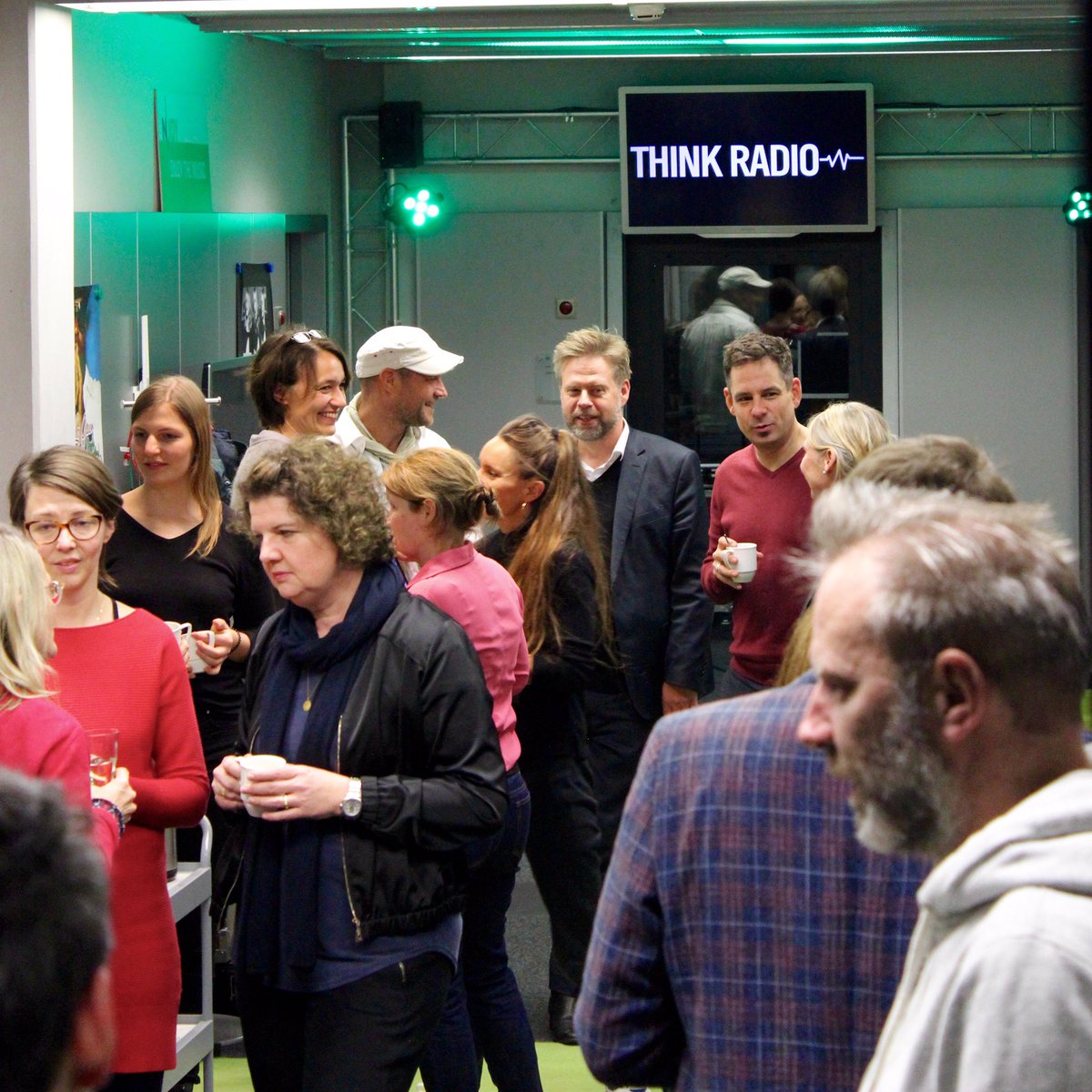 NorbertGrundei's tweet photo. Frisch eröffnet: Unser neues #Podcast Studio. Initiiert von unserem NDR Audio Think Tank #thinkradio und @NJOYDE . Perfekte Ergänzung der Live-Studios, um einfach und professionell Podcasts zu produzieren. Dank an Klaus Wehmeyer für die technische Umsetzung. #radio #audio https://t.co/cdQqpCAN14