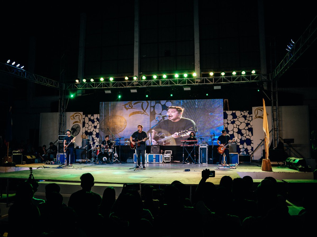 decemberave's tweet photo. Happy Fiesta Luna! Thank you for the warm welcome and love. We'll see you soon. ❤️😘
.
.
Taken last Monday, November 25, 2019 at the Pinnakan Festival Concert, Luna Sports-center, La Union.
📸: @bramasuncion https://t.co/6EflLVGsuj