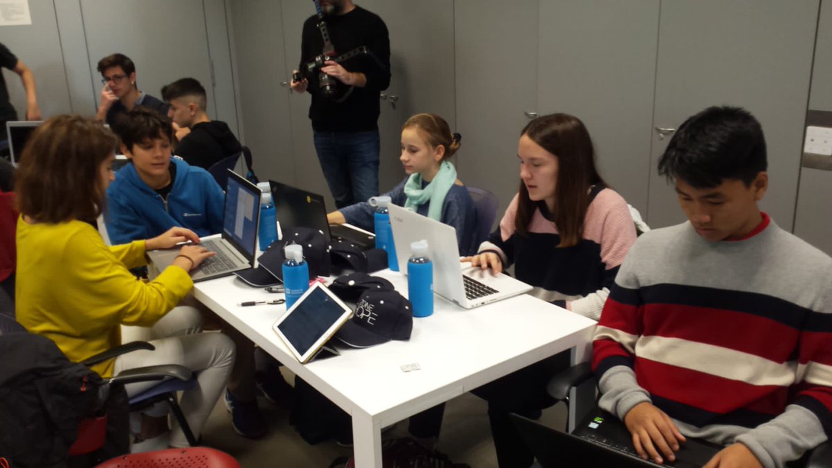 AULA Escola Europea tweet media