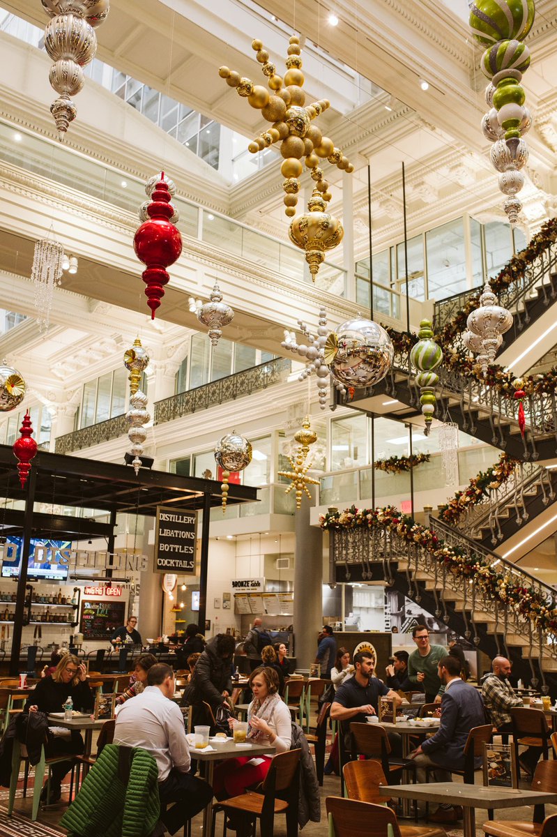 canadev's tweet photo. We’re getting in the holiday spirit! — @CrossStMarket and @TheBoursePhilly are all dressed up ahead of Thanksgiving weekend. 🎁
#HappyHolidays #CrossStreetMarket #PublicMarket #Baltimore #TheBourse #Philadelphia #Philly #DeckTheFoodHalls https://t.co/TDMRYptRa3
