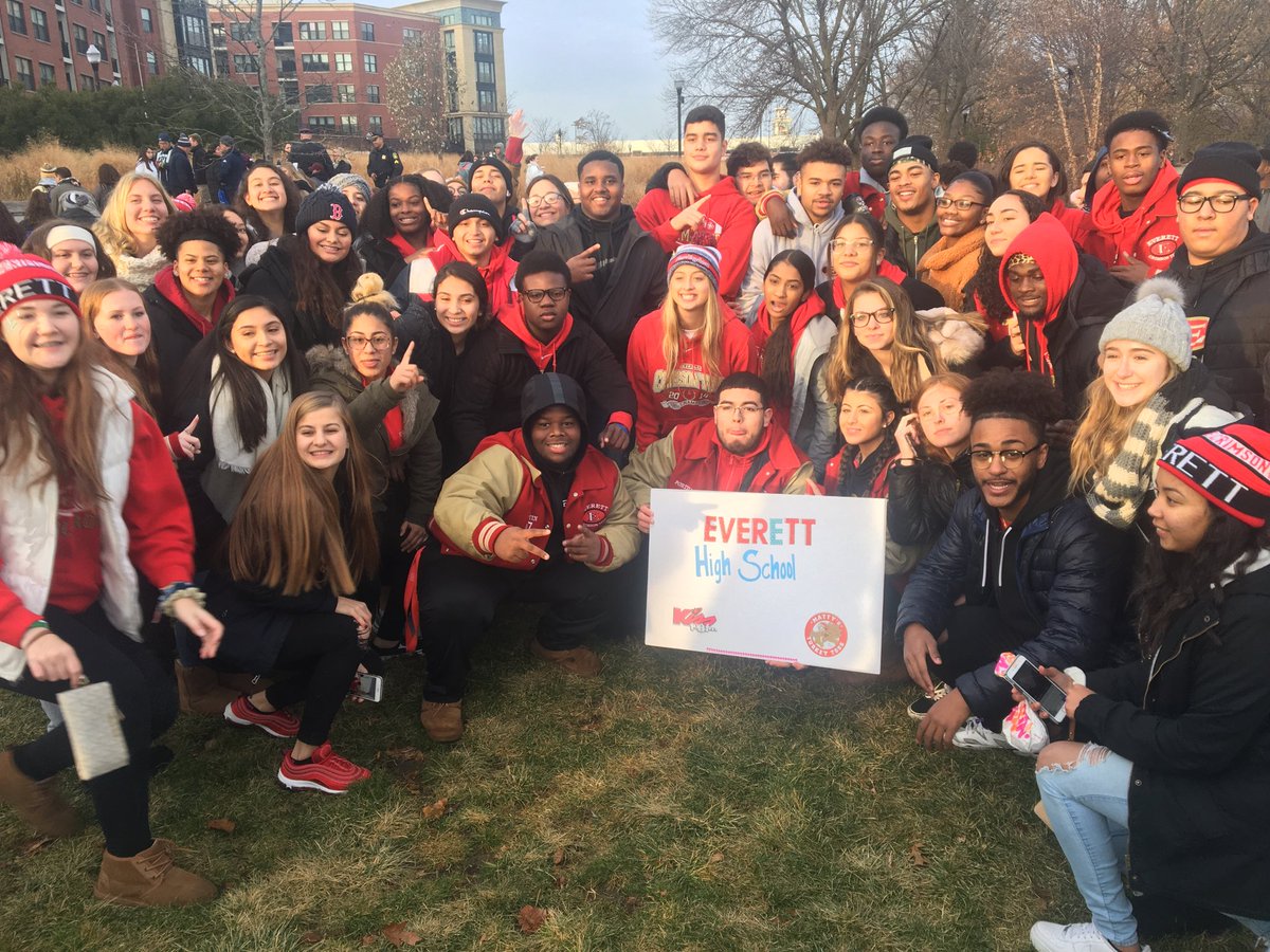 LynchieWCVB's tweet photo. Everett wins Kiss 108 Turkey Toss https://t.co/0wAWzexkN3