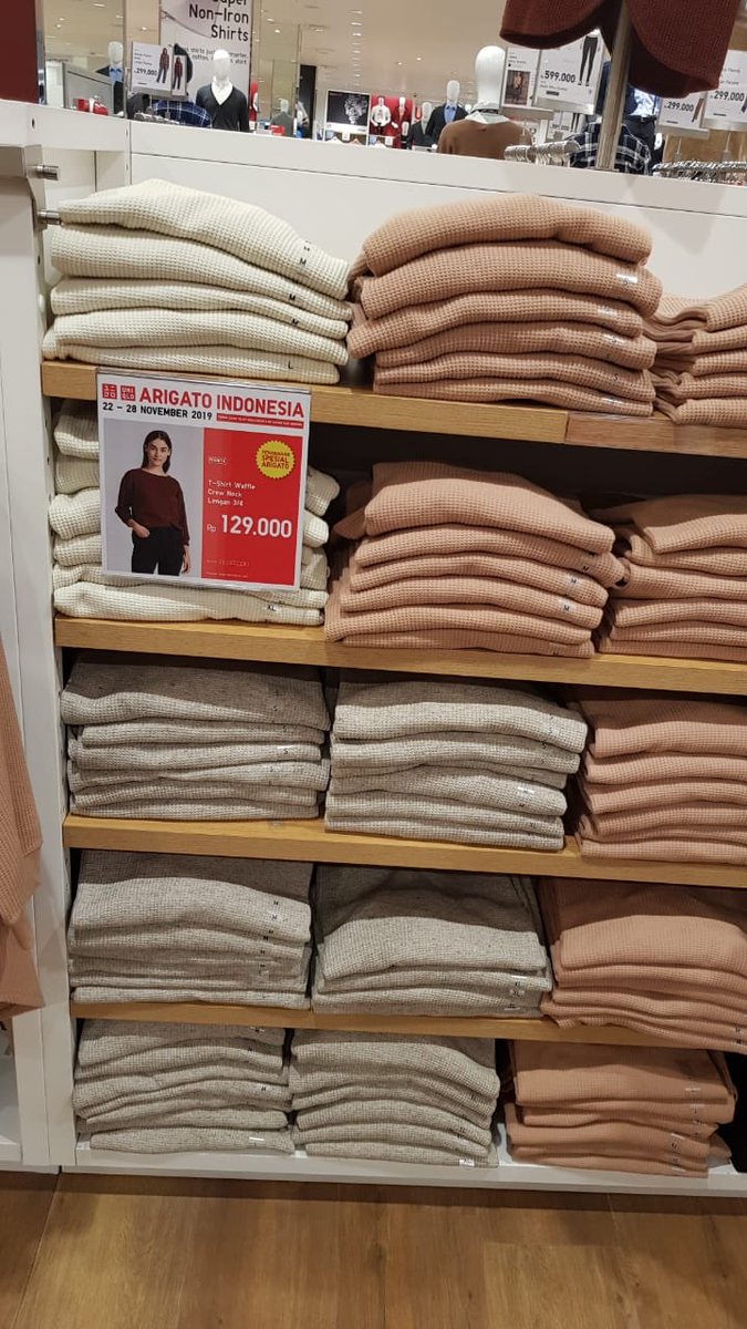 agmeratih's tweet photo. Terus buat yang lagi nyari baju yang bisa buat berbagai occasion, wajib sih beli T-shirt waffle dari Uniqlo ini, diskonnya jadi super murah! Fix beli!✅✅✅✅✅ https://t.co/PGhzIMGvdC