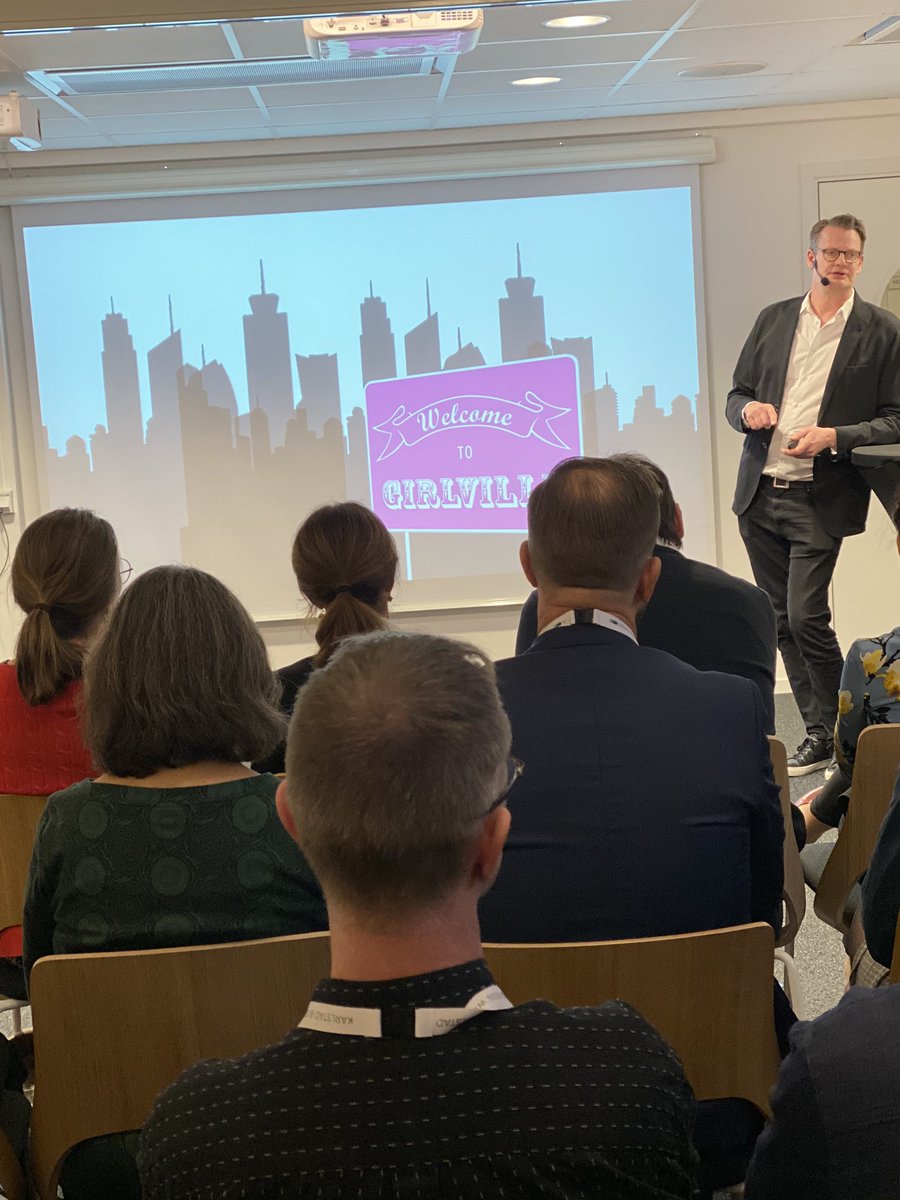 Urbana städer håller på att bli #GirlVille - <a href="/perschlingmann/">Per Schlingmann</a> på Karlstad Business Week. Kvinnor börjar gå om i inflytande i samhällen, traditionellt manliga yrken kommer ersättas av automatiserade maskiner och kvinnor är i riktning att gå om män i inkomst. Framtiden är GirlVille.