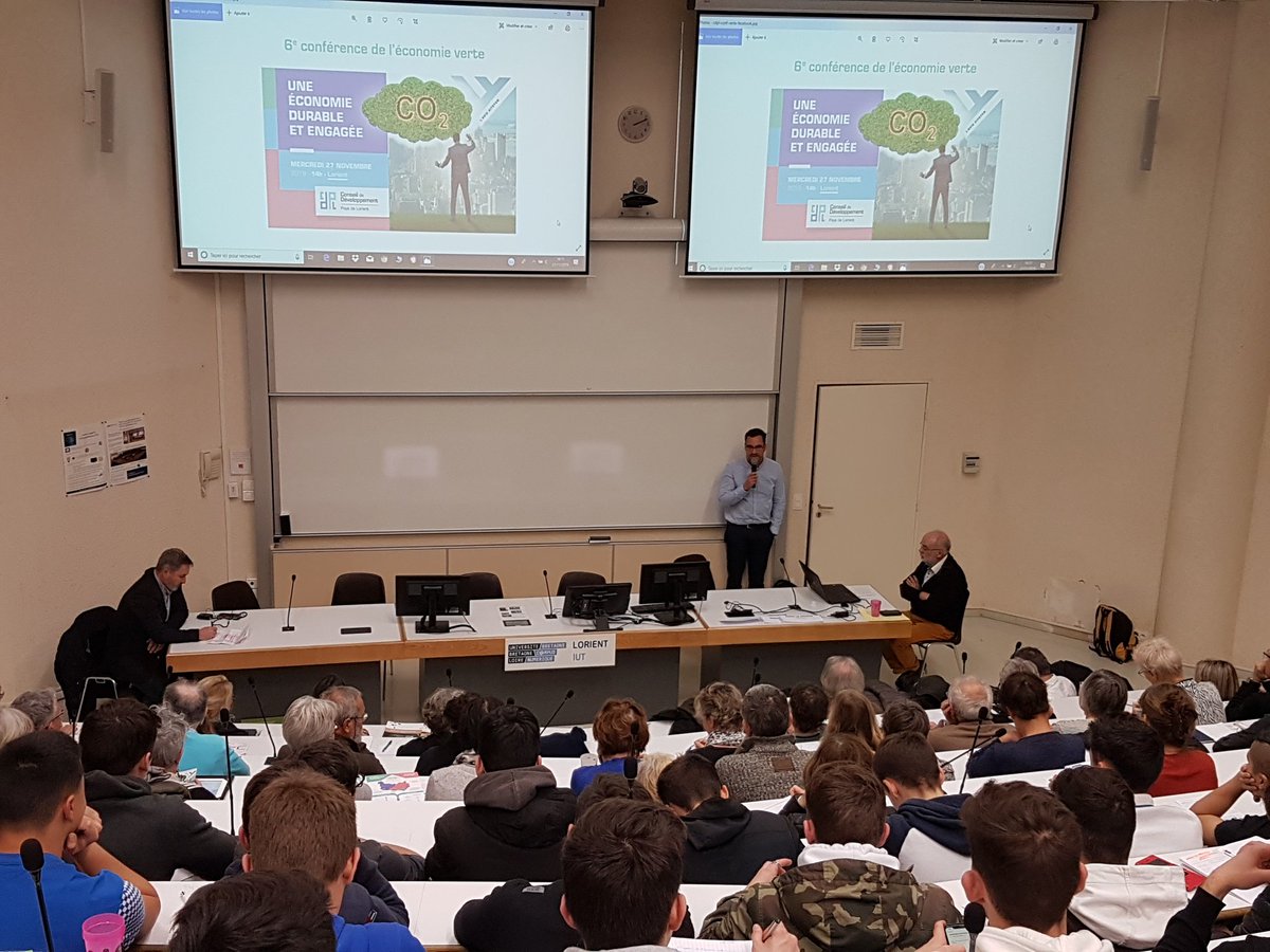 🔴 Conférence | Vers une ÉCONOMIE DURABLE &amp; ENGAGÉE
👉 Arnaud Rentenier d'AudéLor revient en introduction sur le programme "Territoire Économe en Ressources" porté par <a href="/LorientAgglo/">Lorient Agglo</a> 
♻️ Un programme d'économie circulaire pour notre territoire 
<a href="/cdplorient/">CDPLorient</a>  <a href="/UBS_universite/">UBS_universite</a>