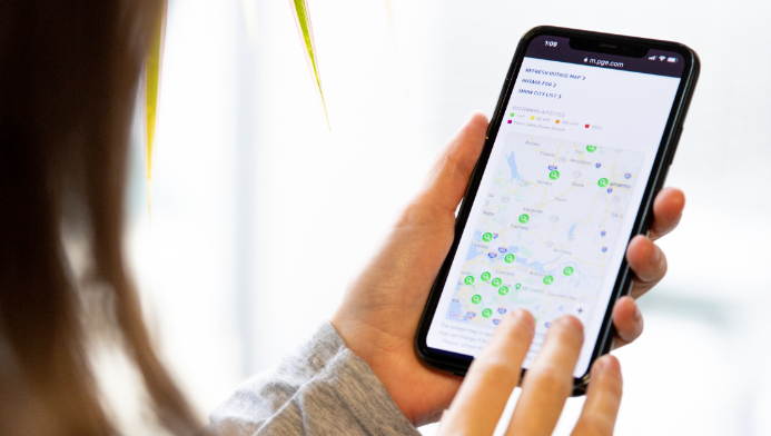 PGE_NoVlySierra's tweet photo. Visit our mobile outage map to report an outage, view outage details &amp; subscribe to alerts: https://t.co/6wzb9BnjEq https://t.co/RiKGoNK3gD