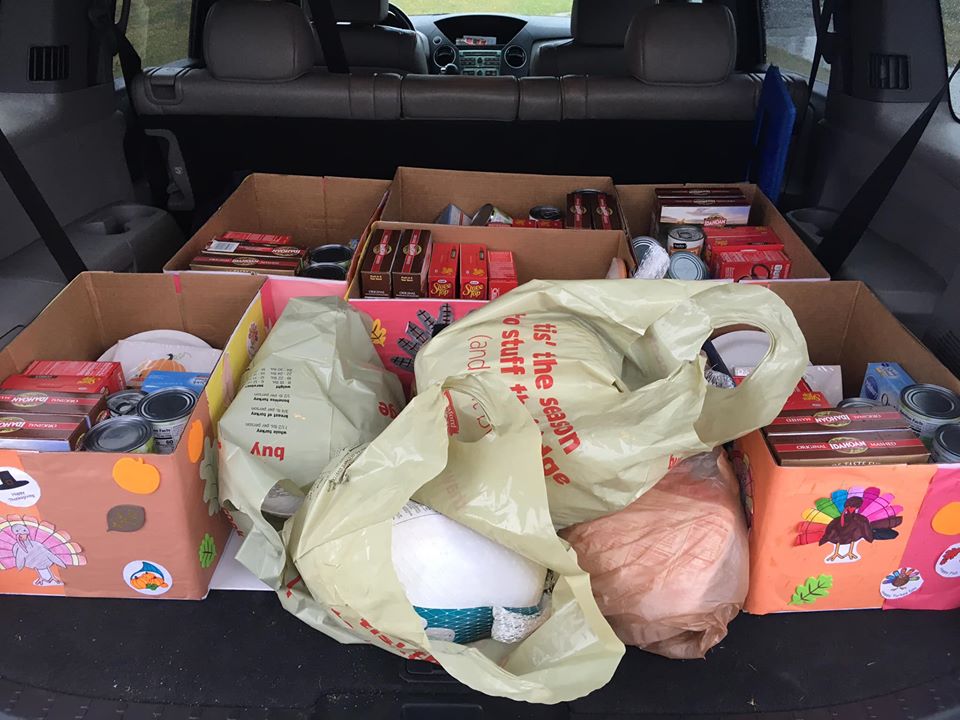 GirlScoutsofME's tweet photo. Troop 1293 loves giving back to their community. Every year they shop for and donate Thanksgiving dinners to their town. This year they donated 6 dinners! Way to go, girls! #GSGiveBack #CommunityImpact #LikeAGirlScout #GirlScoutsRock #GSME #Maine #makeadifference @girlscouts https://t.co/MfmPcNoMmp