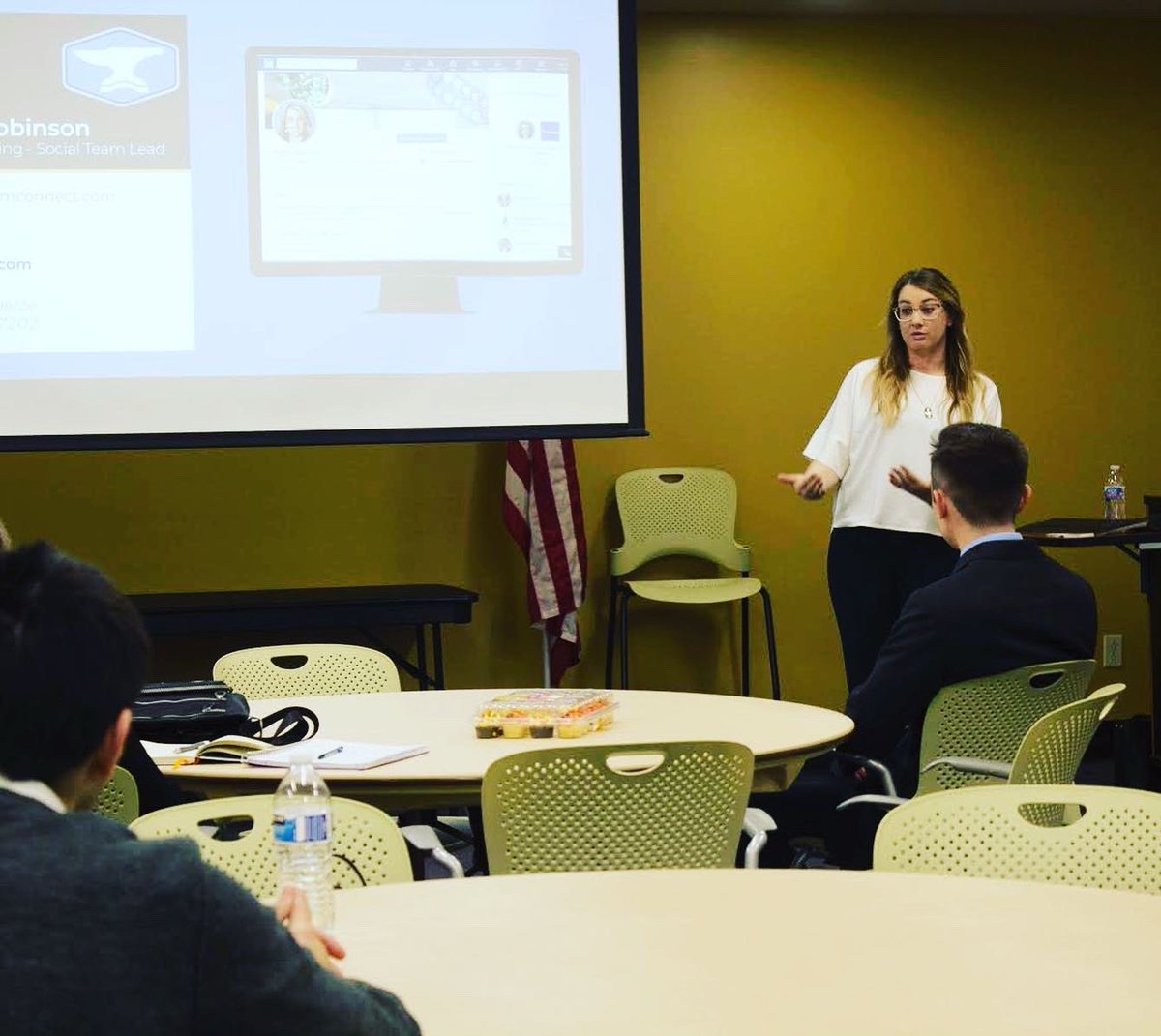 ardesigns2019's tweet photo. Thank you to Butler Community College for the sweet coffee mug ☕️ and for allowing me to👩🏼‍💼speak to your Collegiate DECA students about young professionals and LinkedIn!🙌🏼

#ARDesigns #CollegiateDECA  #Network #Mentor #Students #Speaker #LinkedIn #DECA https://t.co/PpDzKg03iA