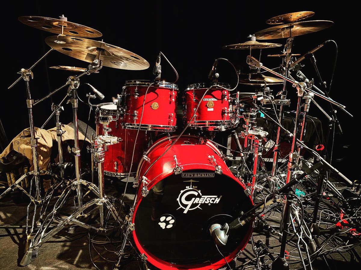 DavyHonnet's tweet photo. Last week-end in Lille with @daarajfamily !!! Beautiful @gretsch New Classic !!!! Love it !!! @SABIAN_Cymbals @gretschdrums @promarksticks @EvansDrumheads @Roland_US https://t.co/6jC47Js5Xi