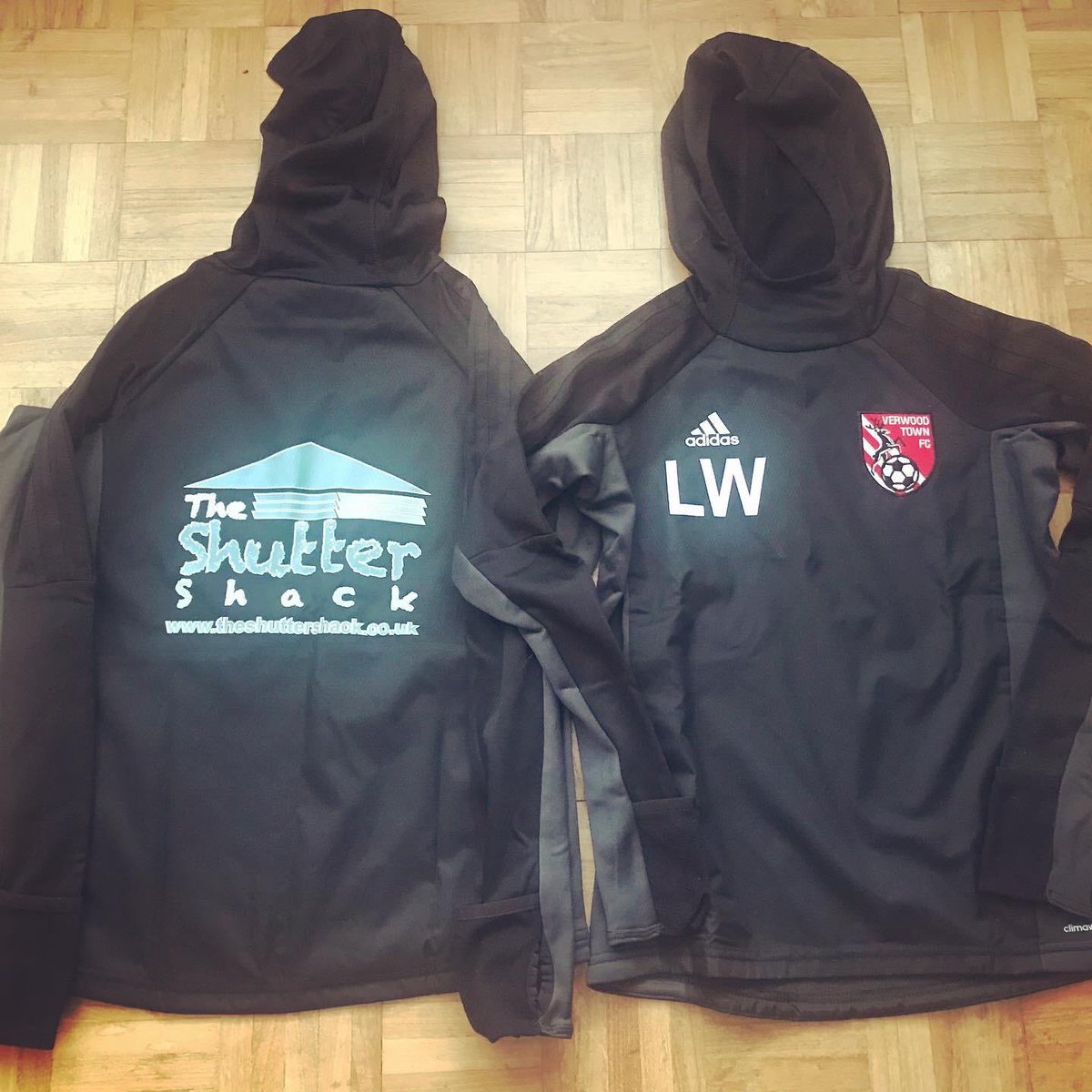 ShutterShackUK's tweet photo. New #Adidas warm tops for #verwoodtownfc youth united U9’s! ⚽️⚽️⚽️⚽️⚽️⚽️⚽️⚽️⚽️⚽️⚽️
#loveverwood #theshuttershack https://t.co/gloeQKepJ4