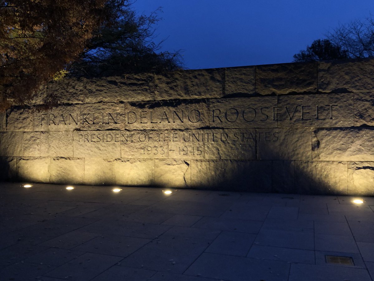 CHSBRinDC's tweet photo. Capped off the evening with a nighttime visit to the FDR and MLK memorials and a stop at the Jefferson Memorial, currently under restoration. #NightTours #BearsInDC https://t.co/wLF90eapkd