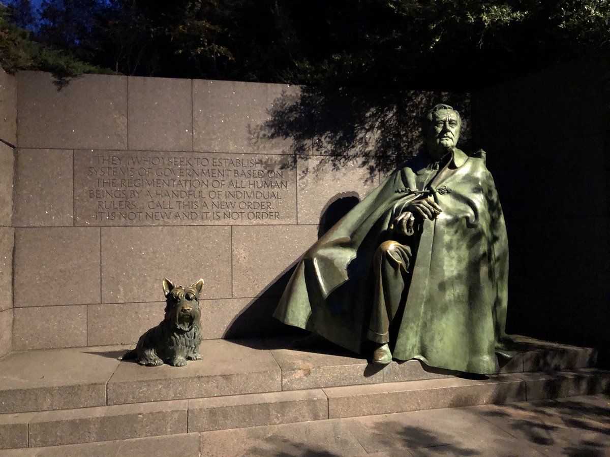 CHSBRinDC's tweet photo. Capped off the evening with a nighttime visit to the FDR and MLK memorials and a stop at the Jefferson Memorial, currently under restoration. #NightTours #BearsInDC https://t.co/wLF90eapkd