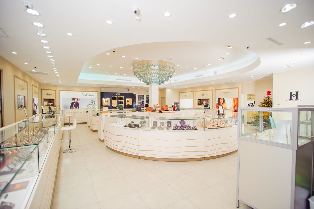 The Necker Cup is happy to welcome back House of Luxury along with teaming up with Chopard to bring bling to the shores of Necker Island for our event, come and experience a unique collection of high-end jewelry and timepieces exclusively available to Necker Cup Guests.⁣