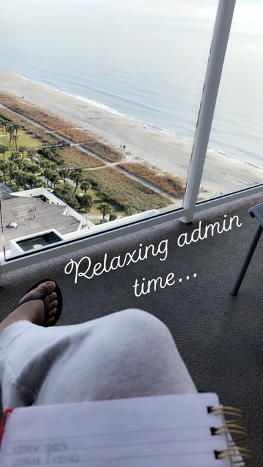 On a verrrry much needed vacation for the holidays. I'll still be posting some new content &amp; taking care<a href="/tag/manyvids"class="tags"><span>#manyvids</span></a><a href="/tag/mvsales"class="tags"><span>#mvsales</span></a>