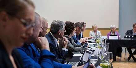 Landelijk worden er veel samenwerkingen gestart. Maar vaak worden dingen niet afgemaakt. Er is behoefte aan daadkracht. De Dimpact-gemeenten springen hier op in met nieuwe samenwerkingsmogelijkheden. Meer dan 25 nieuwe gemeenten zijn al ingestapt: bit.ly/DIM-doejemee