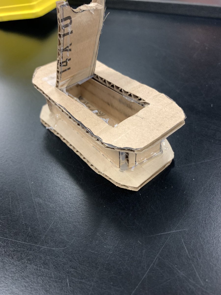 JamesHemming4's tweet photo. Student designed and created ear bud holder and headphone cord wrap at Dundalk High @rakersREA @CTE_BaltCoPS @MrEandre @rbowden911 #bcpsengineering https://t.co/KVxMsTAmGt