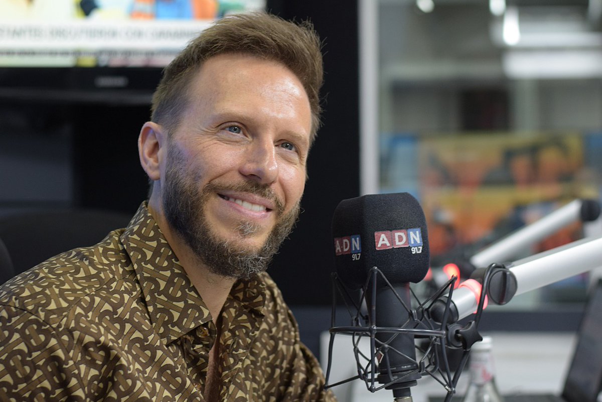 adnradiochile's tweet photo. En #CiudadanoADN hablamos con el cantante @NoelSchajris sobre su show de hoy en @movistararena  con #SinBanderas y #Camila en ¡4 latidos tour! https://t.co/BknKpWkgJO https://t.co/f7bl0drEf7 https://t.co/qIlVnO7aeR