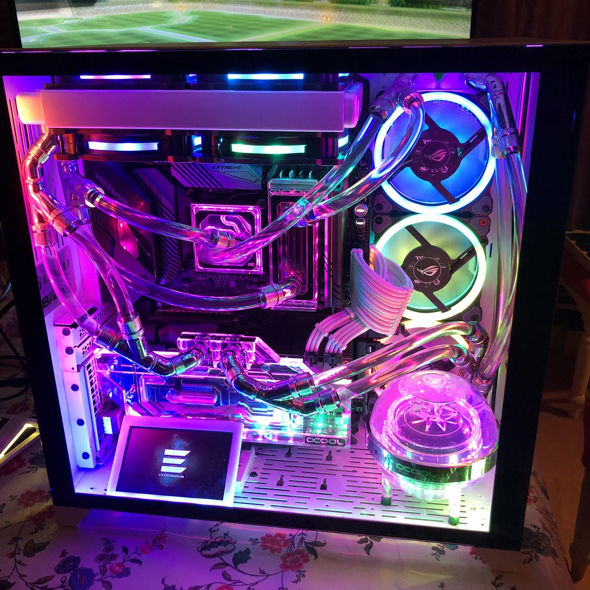 ExtremePCUK's tweet photo. So here is our latest build!
Full @alphacool watercooling! And it’s amazing!
With @ASUS_ROGUK Maximus Extreme XI motherboard!
@IntelUK I9 9900k CPU
What should we call it? Will your name be the chosen one?
Add in the comments!
#Extremepcuk #watercooling @GlobalLianli https://t.co/bEm58vqNBk