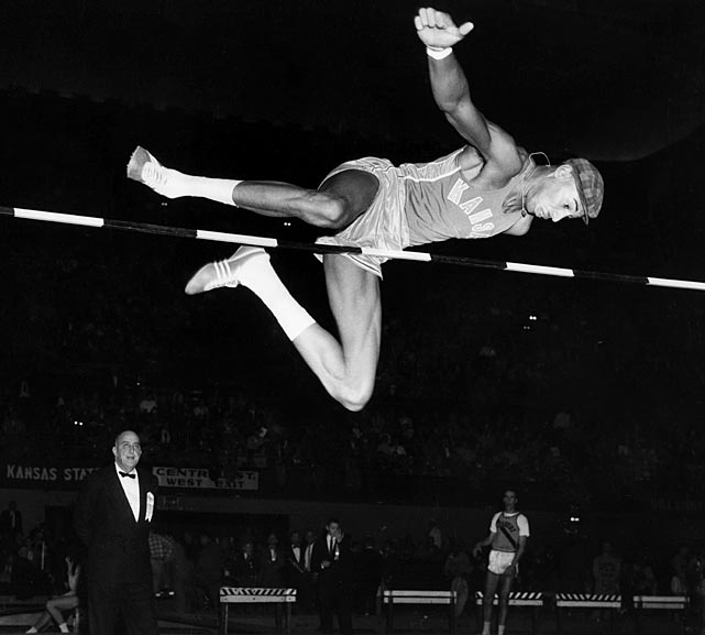 TTFCA's tweet photo. In the Big 8 Conference, he:
* ran sub-11 100-yard dash
* put the Shot 56'
* soared 50'+ in the Triple Jump
* won High Jump 3 straight years
Yes, the great Wilt Chamberlin was a fabulous track athlete!
@TXMileSplit @trackbarn @nationalthrows https://t.co/8C1N9qE7W2
