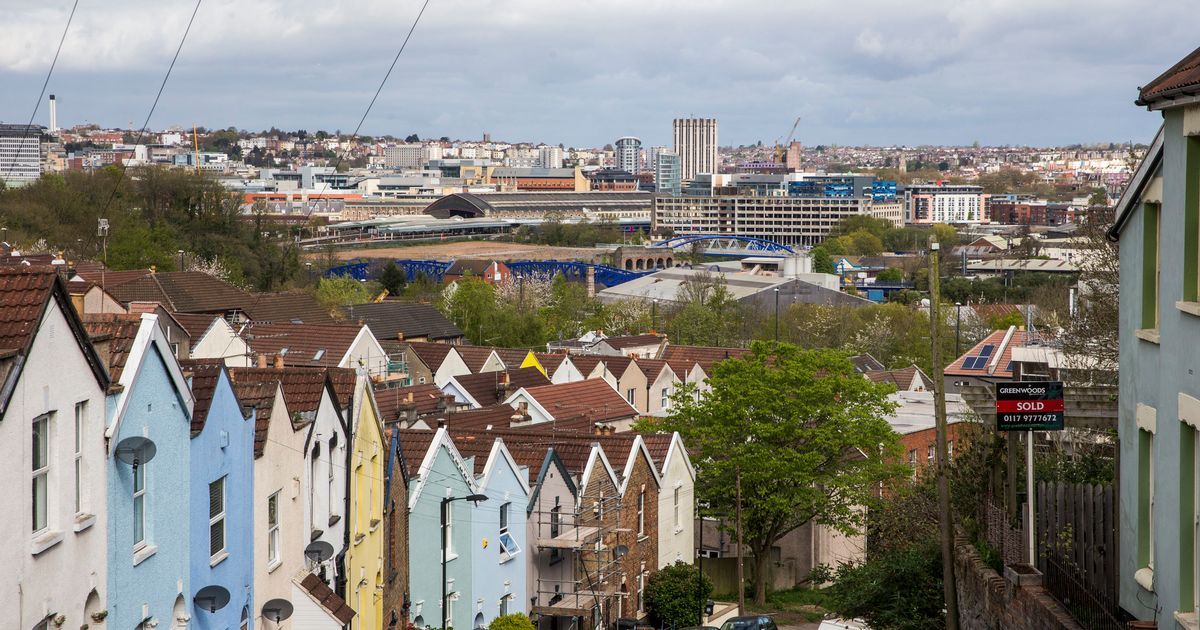 Make_Venues's tweet photo. Why #Bristol has been named one of the 'most pleasant' places to live in Britain.. https://t.co/X9vKUnkuTy (it's also a great place to hold meetings and events! #EngineersHouse) via @MeetBristol #Bristolbusiness https://t.co/Nk5D12p2uX
