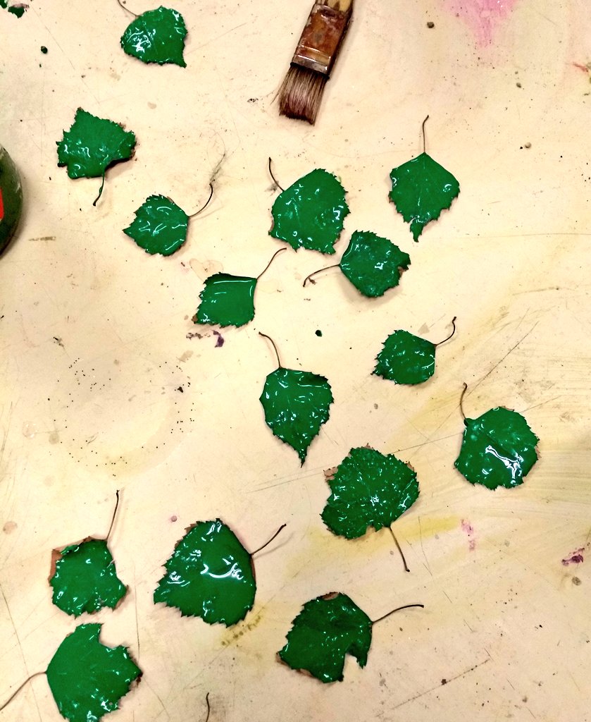 Diumenge 1, darrer taller de <a href="/Obradordelarie1/">Obradordelariera</a> a la <a href="/ParcsplatgesAMB/">Parcs i platges AMB</a> Jugateca de Ca l'Arnús: fulles seques, fulles noves! No us perdeu el gaudi al jardí de la Clara #Badalona <a href="/AjBadalona/">Ajuntament de Badalona</a> @FampasBadalona @FLGFamiliesLGTB <a href="/AdonaBDN/">Assoc. Dona i cultura Badalona</a> <a href="/FederacioDones/">Federació Dones Badalona</a> <a href="/AvvMorera/">Avv Morera-Badalona</a> <a href="/EndoraMilton/">Cristina Sánchez</a>