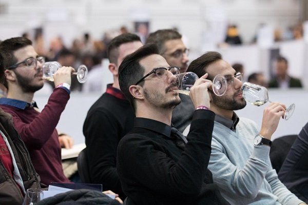 🍇🍷 #MapofFlavours2019 #Hartis2019 #WinePlus 🍇🍷
For our English speaking visitors!
Discover Greek wine in this year's #MapofFlavours! 
Everything you need to know about Greek wine in just 30 minutes!
Don't miss the side events: mapofflavours.gr/el/events/