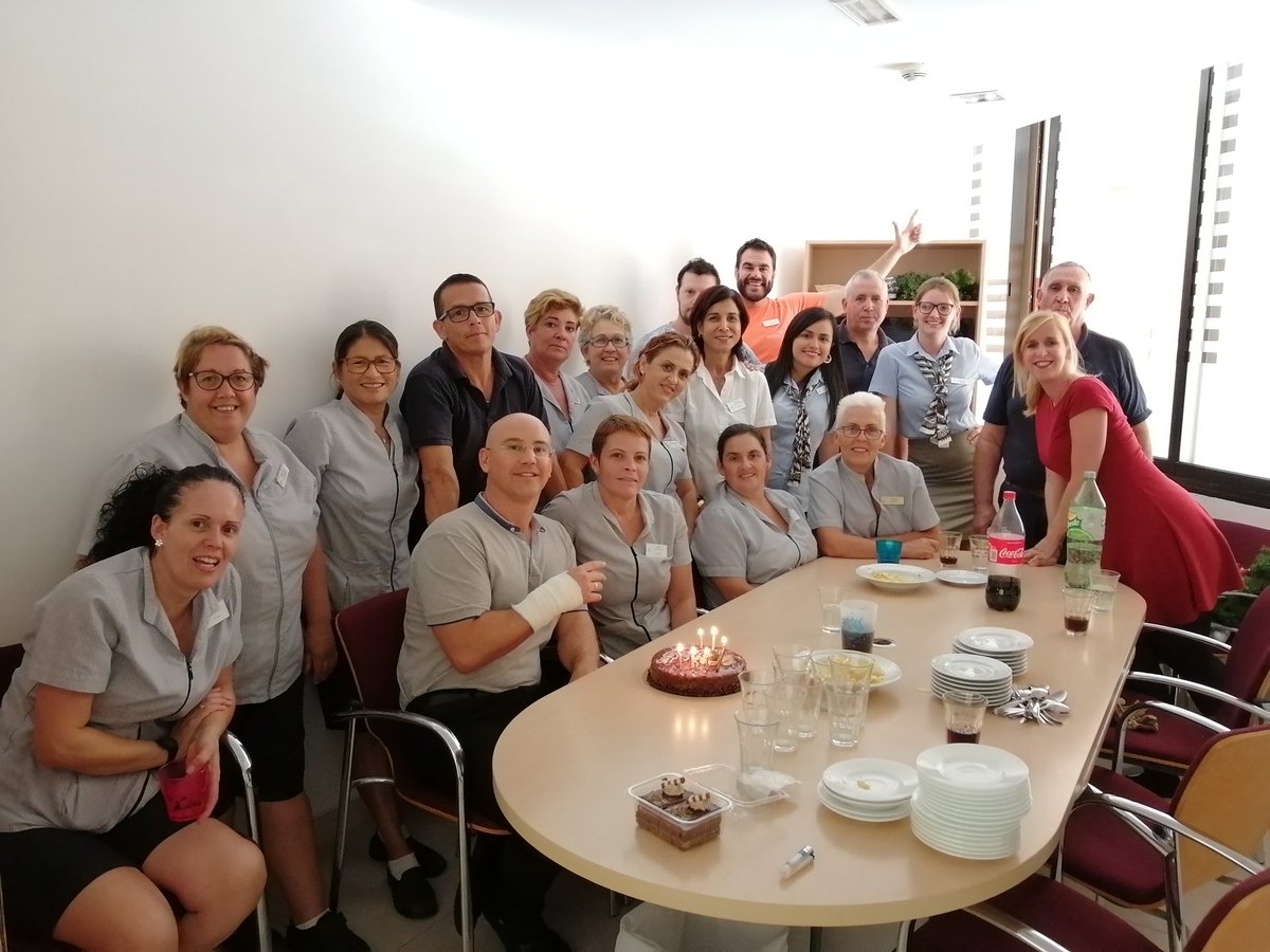 ClaudiaGMorell's tweet photo. Happy Birthday to Steve, Esther and Loli 🎁 we are celebrating all together our November Birthdays at #RoyalSunsetBeachClub 🎆 #diamondresorts #diamondcareers #diamondmemories #lifeatdiamond @LauraG_RM @MinervaRSB @EmmaJrsb @Marga_RSBC @JesusG_RSBC https://t.co/Bx8JIEpW6x