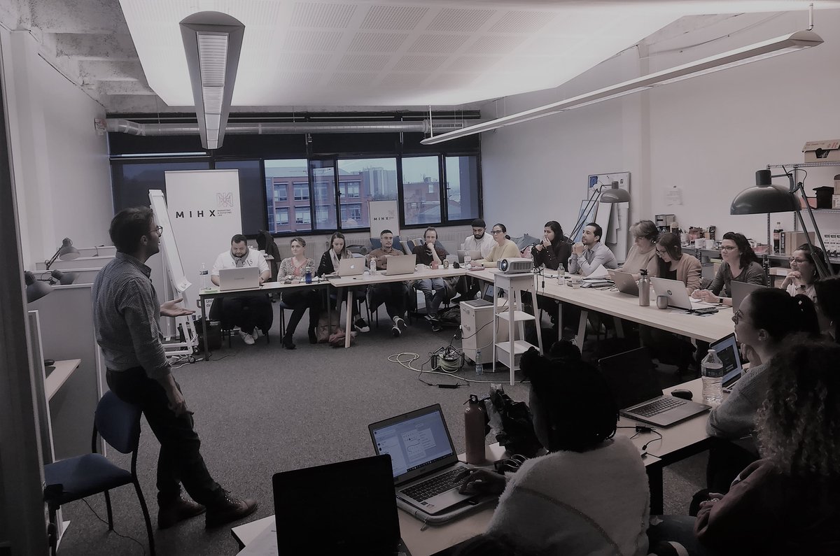 MihxLab's tweet image. Journée d'échanges et de formation avec la nouvelle promotion de la fondation Showroomprivé ! Au programme : netnographie et comportement du consommateur 🤓 #Roubaix #Mihx #netnographie #showroomprivé #formation #marketing