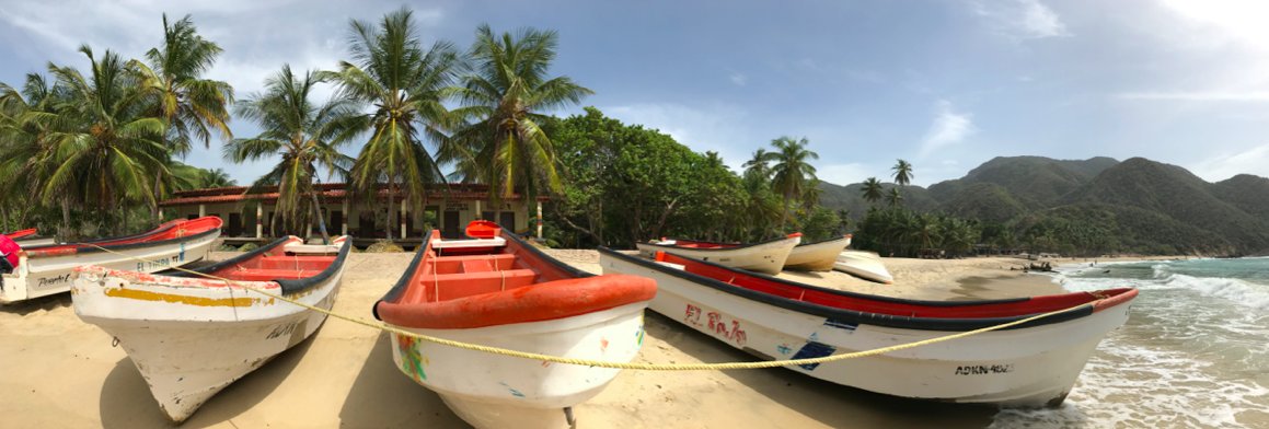 CacaoniLodge's tweet photo. ¿Qué te provoca hoy? ¿Ver el paisaje de Cepe o quedarte caminando por el pueblo de Choroní? 

¡Qué hermosa es la costa de Aragua! https://t.co/XtaNWjEPUA
