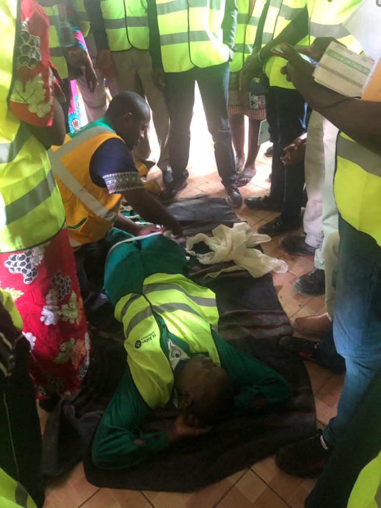 StJohnKenya's tweet photo. Mukuru Kwa Njenga slum community leaders engaged in various practical #FirstAid and fire safety sessions including how to treat burns, fractures and bleeding among many other practical life saving skills earlier today.
Building community #DisasterResponseResilience. https://t.co/GyVZ54Ak4E