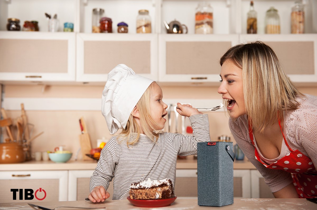 It's National Cake day! And as we know that we all love to eat cake, we can all agree that cooking and music go hand in hand. 👐 Especially when it's played on the best Bluetooth Wireless Speaker, Choros Porta. 🎂
bit.ly/2CKeEoZ
#BluetoothSpeaker #NationalCakeDay