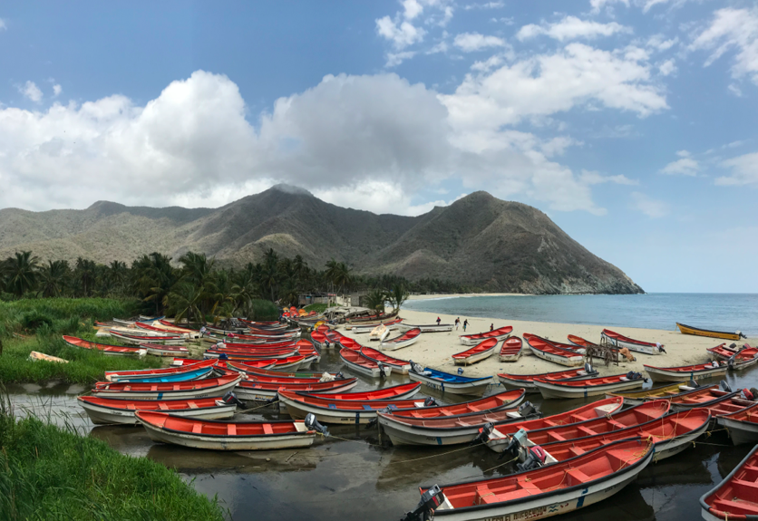 CacaoniLodge's tweet photo. Hoy podrías estar caminando por la orilla de Playa Grande o disfrutando de la vista de la bahía de Chuao, ¿cuándo vienes? 

#ViveLaExperiencia https://t.co/D3UBqHqrt6