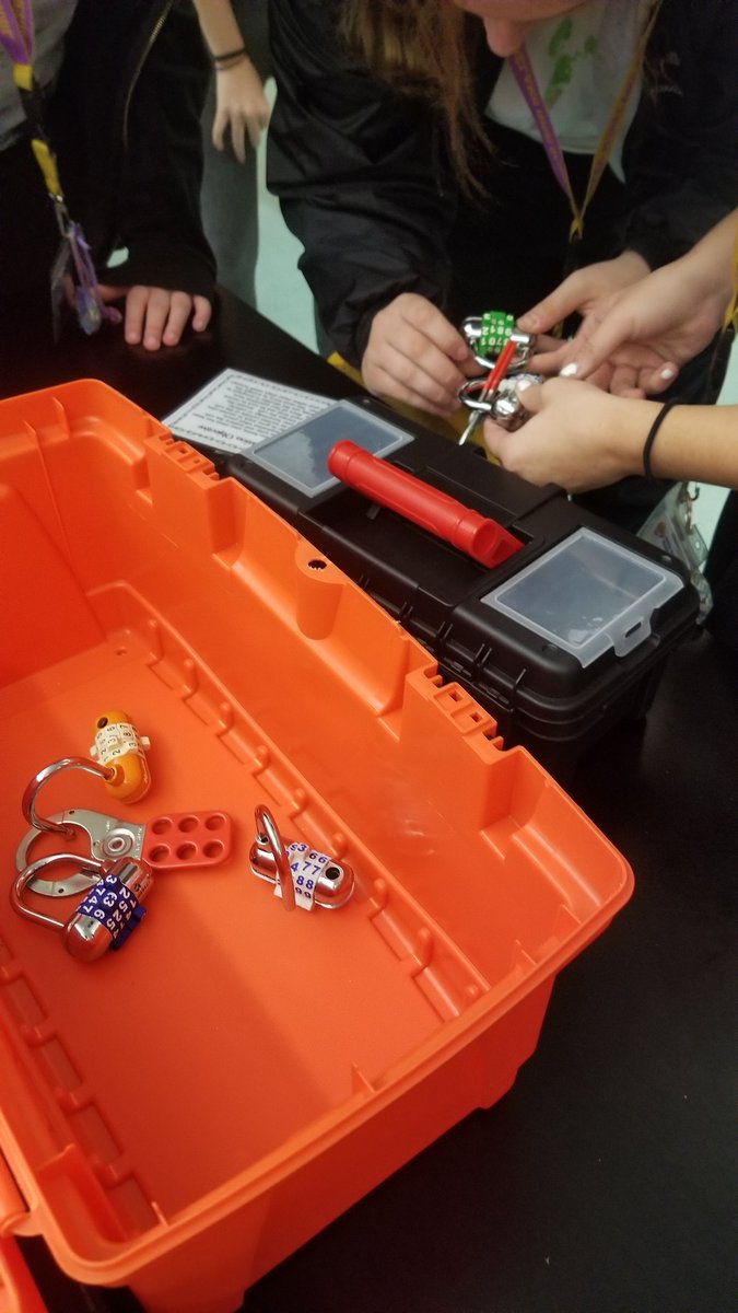 Lipenta_Bio's tweet photo. What to do the last day before break? Break out the box with a review of cellular respiration in Honors Bio today! #umhslearns #biology https://t.co/fKooi2WgEf