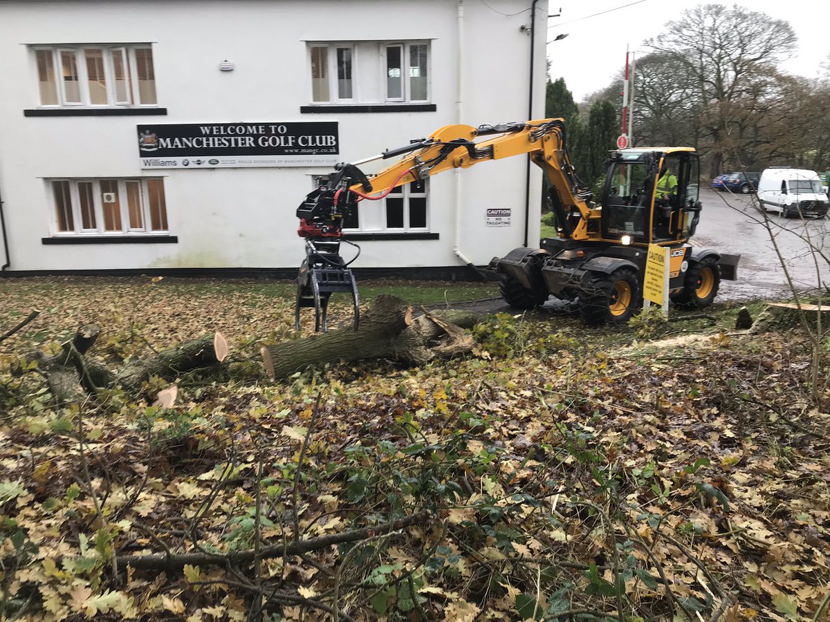 Rototilt_UK's tweet photo. Another great day in the field with our team and one of our customers 👍 We are looking forward to show you some nice pictures and videos from the shoot 😉
#rototilt #tiltrotator #transformyourexcavator #jcb #hydradig #woodchipper #forestry #excavator #biomass #securelock https://t.co/Bu6cBLn55Q