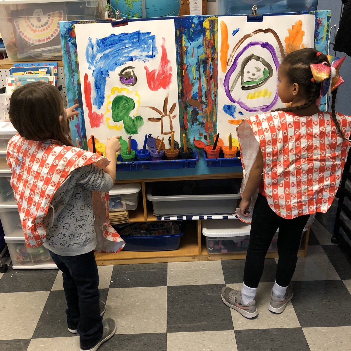 wahooz's tweet photo. Painting easel is OPEN!  @GuestElementary @WalledLkSchools #happyclassrooms #wleced #mhgkinderoz https://t.co/YmeMTzujeo