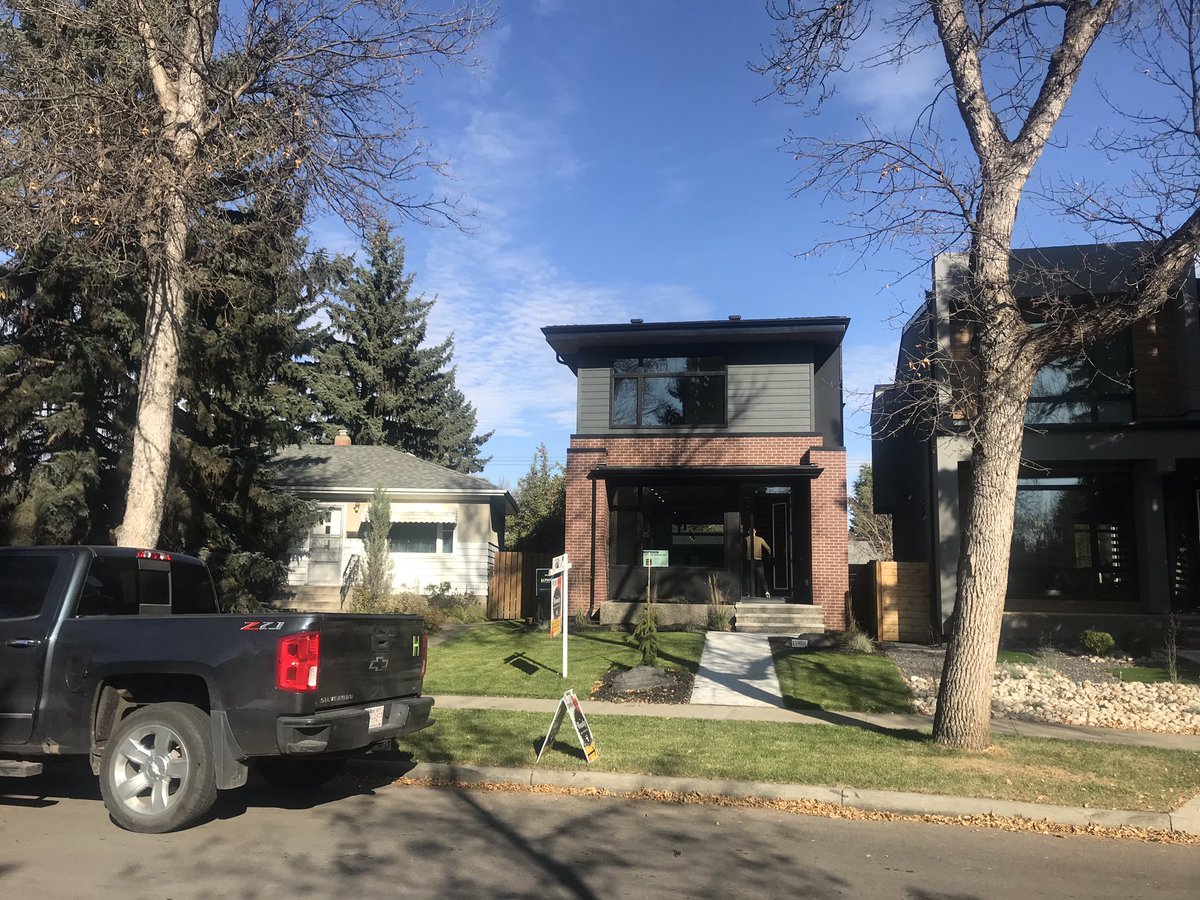 hayneseee's tweet photo. Available for immediate possession | move in before Christmas
#yegnfill #yeghomes #turnkey #fullylandscaped #finishedbasement #wineroom .
.
Contact @theschiavoscript with @foundryrealestateco for information https://t.co/zGSFHGFnbG