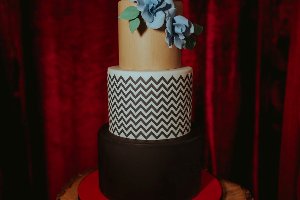 MrsPandP's tweet photo. A dramatic and surreal Twin Peaks Wedding Styled shoot with vibrant jewel colour and woodsy styling
Images ~ @beckyryanphoto 
https://t.co/7brISQyXAu Cakes @helenalborncake https://t.co/VnamdP785D