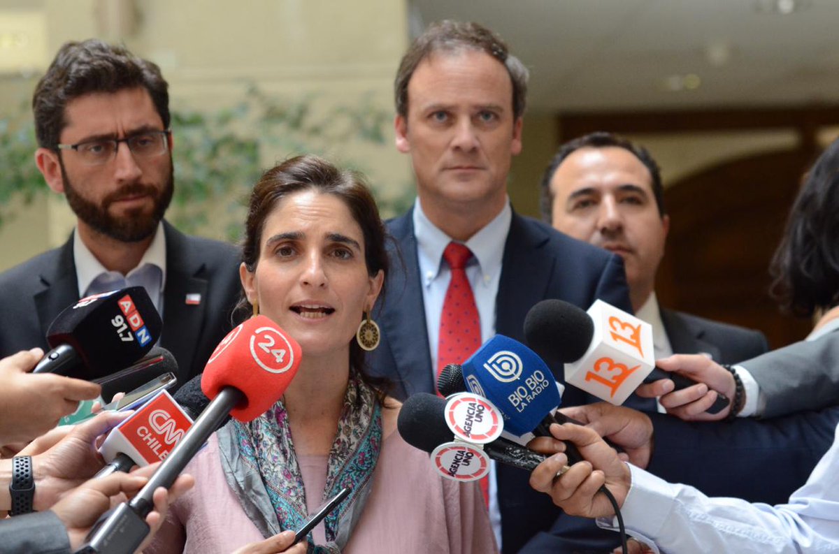 "No podemos quedarnos tranquilos, porque tenemos una enorme cantidad de pensionados que son de clase media, que también tenemos que llegar a darles solución a fin de poder mejorar sus pensiones", ministra <a href="/mjose_zaldivar/">María José Zaldívar</a> tras ingreso de ley corta (aumento del Pilar Solidario).