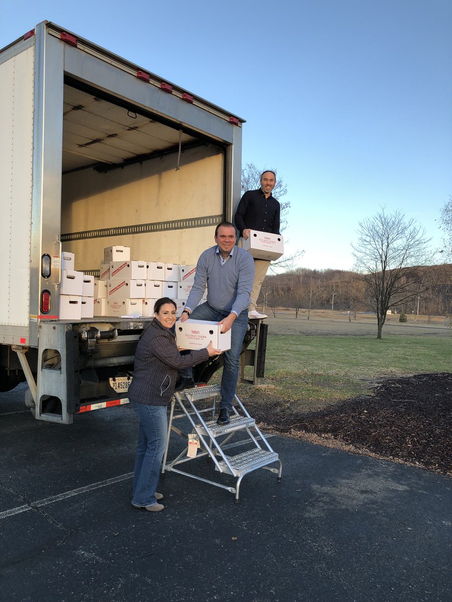 simonaamerica's tweet photo. Is it time for turkey yet? One of our favorite traditions of the season is handing out turkeys to all of our employees. Here are a few fun moments we captured on delivery day. 

#whySAI #acompanylikeafriend #thanksgiving #employeeappreciation https://t.co/o9JfkZDHRC