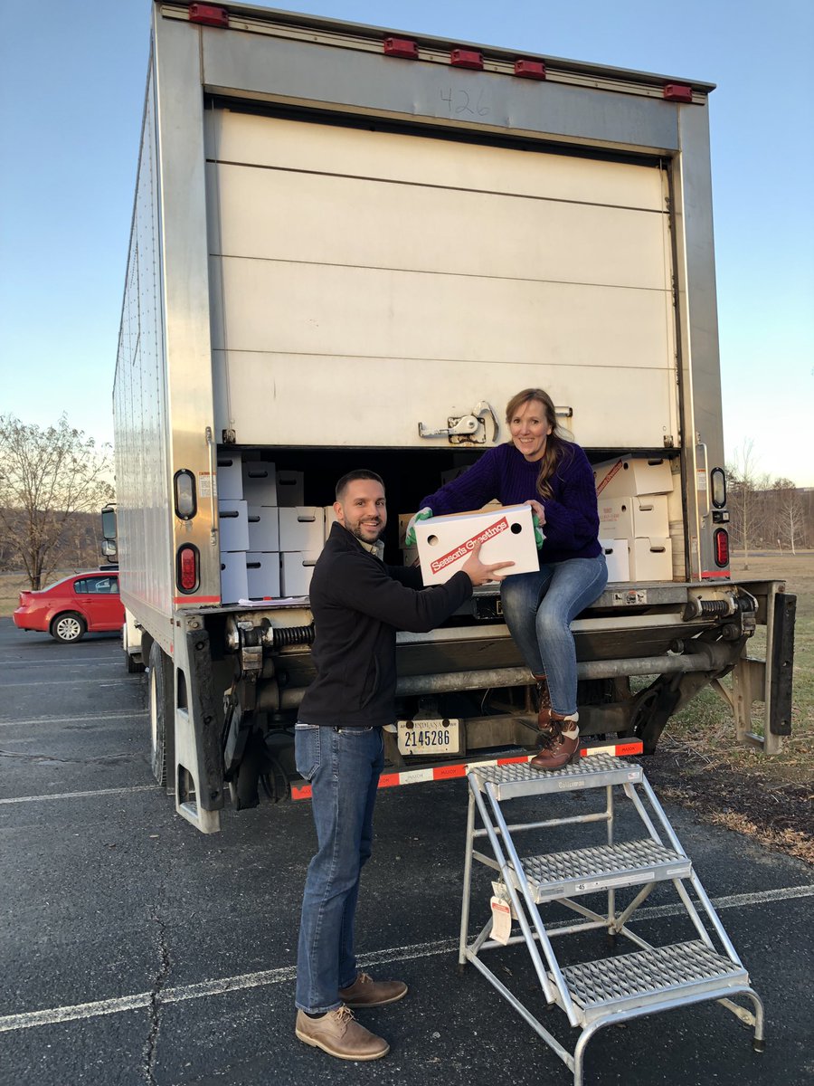 simonaamerica's tweet photo. Is it time for turkey yet? One of our favorite traditions of the season is handing out turkeys to all of our employees. Here are a few fun moments we captured on delivery day. 

#whySAI #acompanylikeafriend #thanksgiving #employeeappreciation https://t.co/o9JfkZDHRC