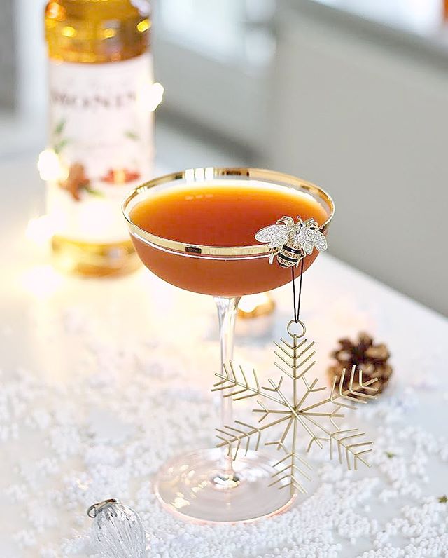 KragTor's tweet photo. ⚜️ (annonce/brands) ⚜️ As you might have seen in my wee stories today, I received a Mystery Box from @monin_europe containing a rather unique flavored syrup ⚜️ My challenge was to create a unique cocktail, based on the Russian… https://t.co/RZoROKmwgv https://t.co/1UHDySJYaj