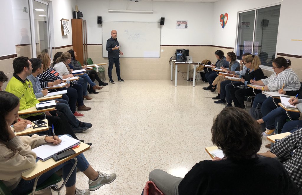 Segunda sesión de trabajo para reflexionar sobre las prácticas de coaching y profundizar en herramientas para avanzar en el desarrollo personal como coach. <a href="/estevelopez_/">Esteve López</a> <a href="/trilemaedu/">Fundación Trilema</a> #EQAP @Red_EQAp Buen trabajo #Profes <a href="/fvictoria_es/">Fundación Victoria</a> #Innovación #Formación