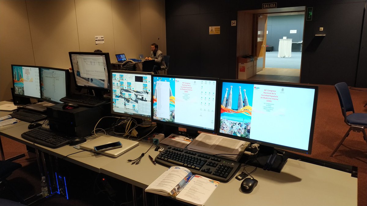 VisualXet's tweet photo. Un año más, el equipo informático de @CongesoSEMI hace balance del primer día en la sala de ponentes #40SEMI (27 miércoles)

Más de 8 GB de datos distribuidos en 16 salas.
Casi 500 archivos entre PowerPoint, PDF y Videos.

Seguimos sumando #Congresos https://t.co/gEV2hCBrBL