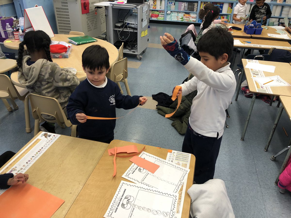 GuttieriJessica's tweet photo. STEAM Paper Chain Challenge! #kindergarten #steam #stem #groupwork #handsonlearning #nycdoe https://t.co/QUAZTneF2n