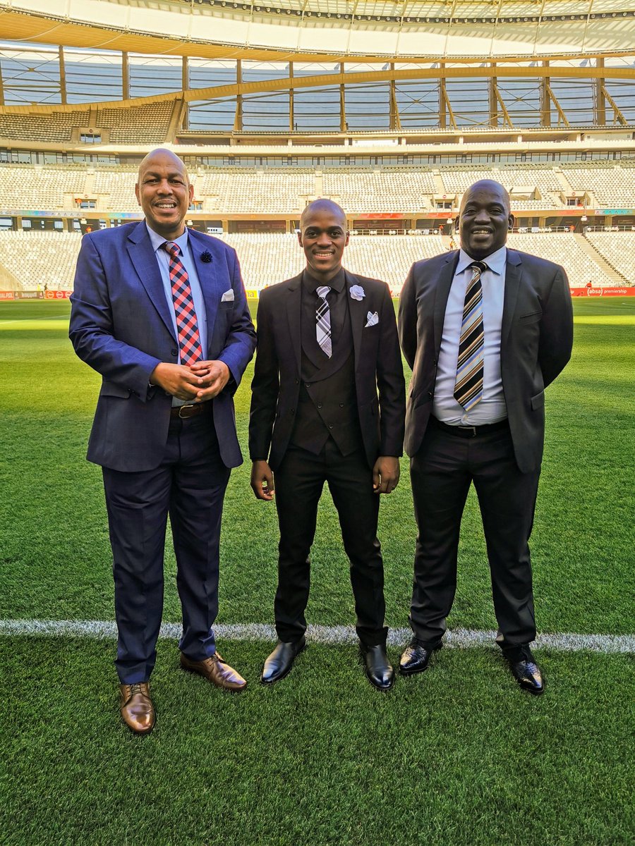 mapensela11's tweet photo. We are live at 19:30, @StellenboschFC vs @KaizerChiefs on @SuperSportTV. @ArnoldRankoko @PhumlaniMsibi 🙏🙏 https://t.co/7XdS3DqSTB