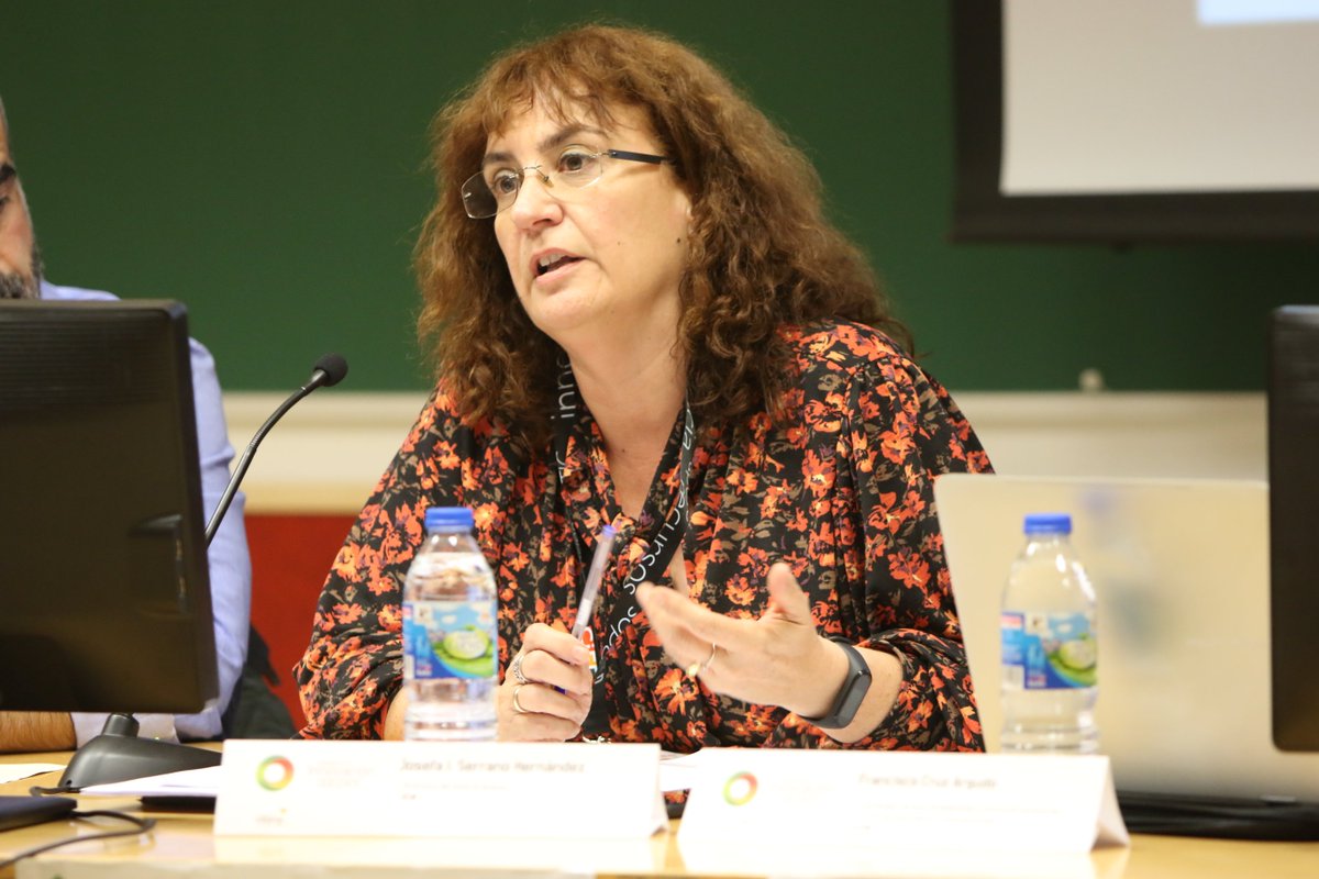 URJConline's tweet photo. #JosefaSerrano Directora del Área eCampus Servicios Informáticos de la @unicomplutense habla de los nuevos retos que surgen a las plataformas de enseñanza virtual y cómo se les da respuesta con la integración de herramientas y aplicaciones. #jidURJC #innovaURJC #ciedURJC @urjc https://t.co/5qOTUFJKrM