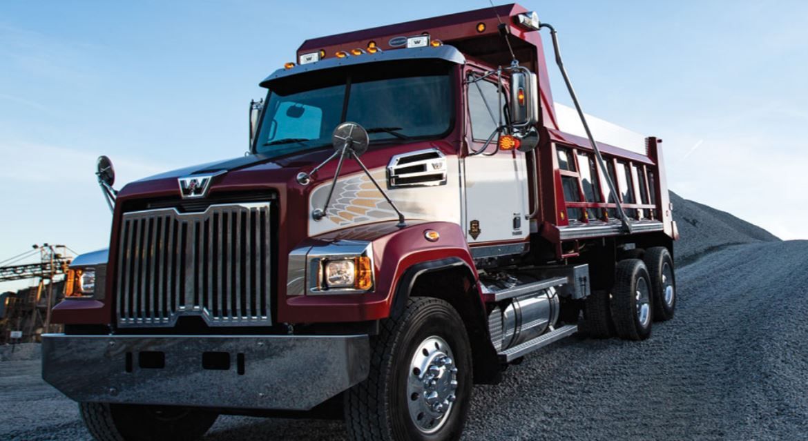 WeKnowTrucks's tweet photo. Powerin' through to get to our Thanksgiving Turkey. @WstrnStarTrucks #4700SF Dump https://t.co/X9Q4uHAiJa